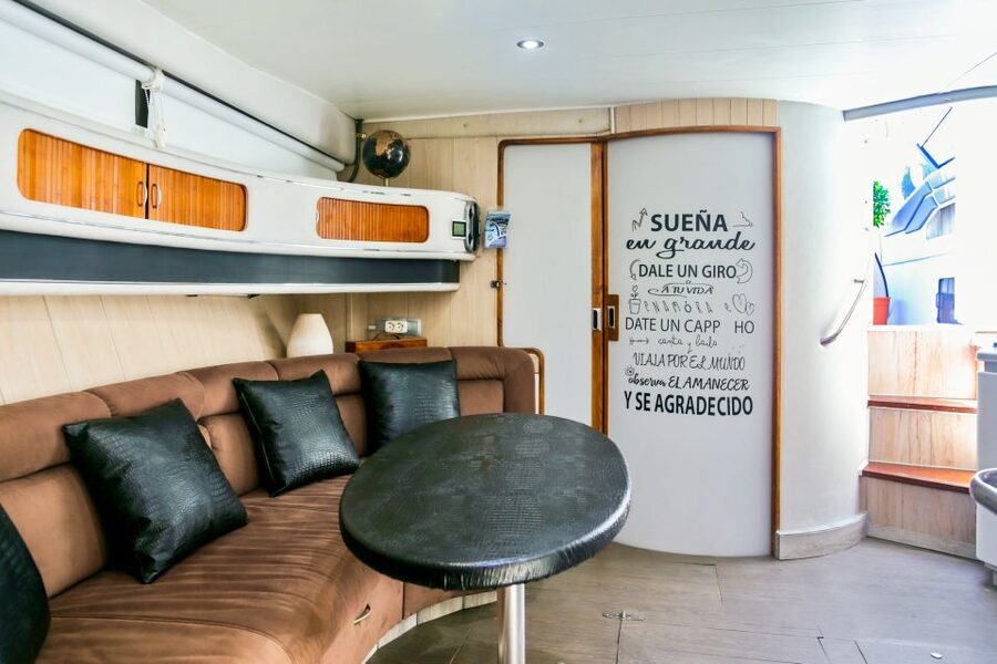 Fuengirola: Dolphin Watching by Yacht with Snacks and Drinks - How the two hours usually unfold