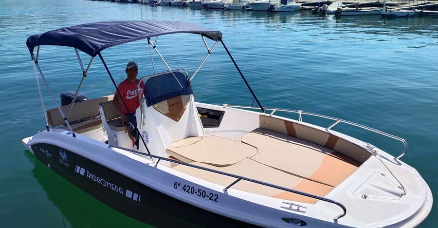 Fuengirola: Dolphin Watching Tour with Snacks and Drinks - Leaving Fuengirola Port for open water