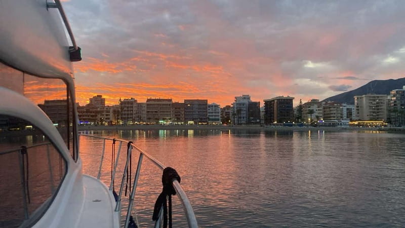 Fuengirola: Sunset Boat Tour - Cocktail Dinner & Champagne - A sunset cruise built around the small group