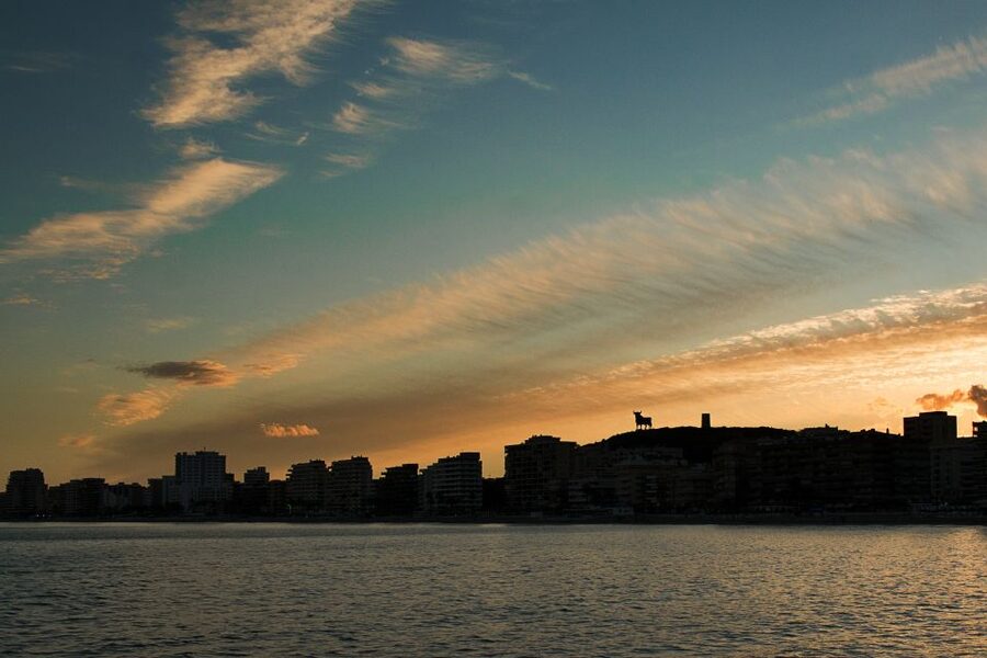 Fuengirola: Sunset Boat Tour with a Drink - A Drink, Music, and Room to Relax