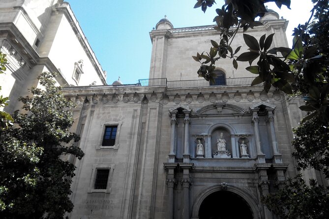 Full-Day Trip to Granada from Malaga with Private Guide - Jardines del Triunfo and the ride home