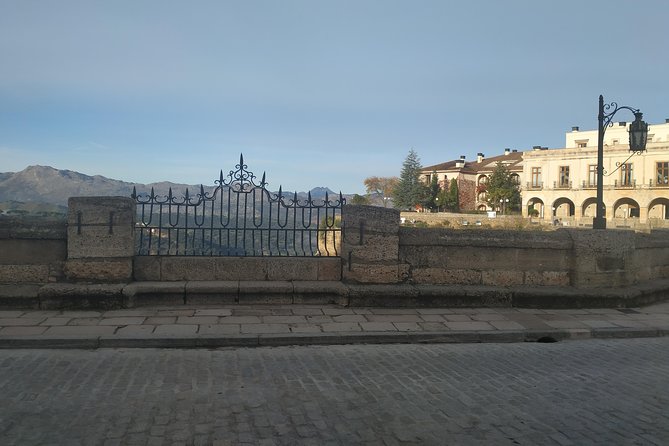 Guided Tour of Ronda - Alameda del Tajo and the first look over the gorge