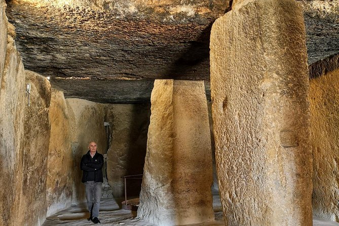 Guided tour of the Dolmens and El Torcal - Meeting in Antequera and getting set