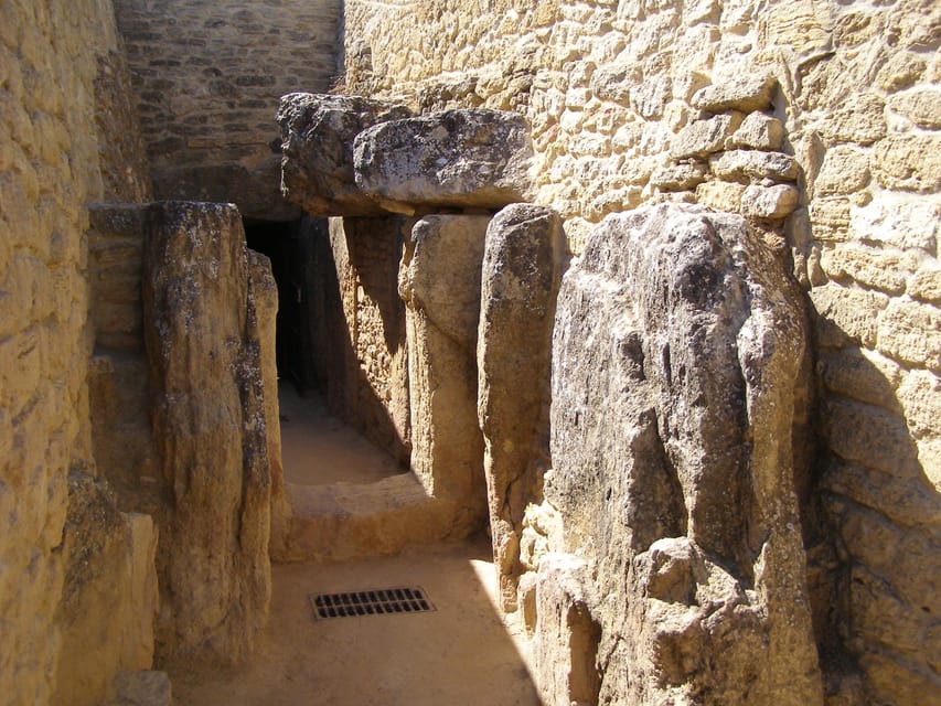 Guided visit to the dolmens of Antequera - Seeing the Viera dolmen and its funerary purpose