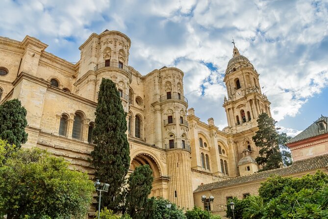 Half-Day Private Taxi Tour to Malaga Historic Center - Muelle Uno: Malaga’s waterfront pause