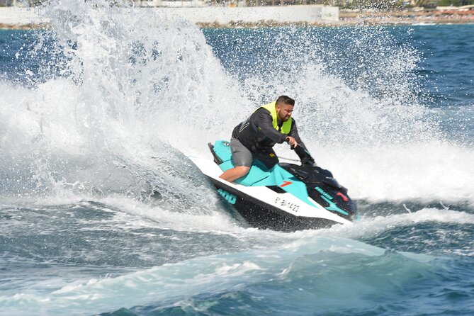 JET SKI TOUR Experience 1 Hour. - Safety equipment for children