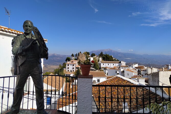 La Axarquia White Villages & Buddhist Stupa - SemiPrivate - How the small group changes the day