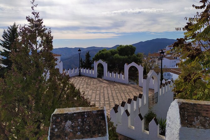 La Axarquia White Villages & Buddhist Stupa - SemiPrivate - Who should book this experience