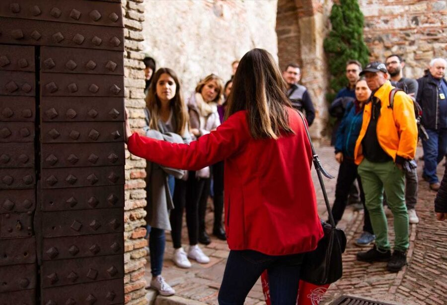 Málaga: Alcazaba and Roman Theatre Guided Tour With Entry - A short tour with two very different chapters