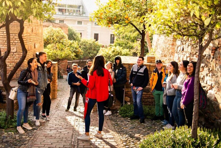 Málaga: Alcazaba and Roman Theatre Guided Tour With Entry - Who will get the most from this tour