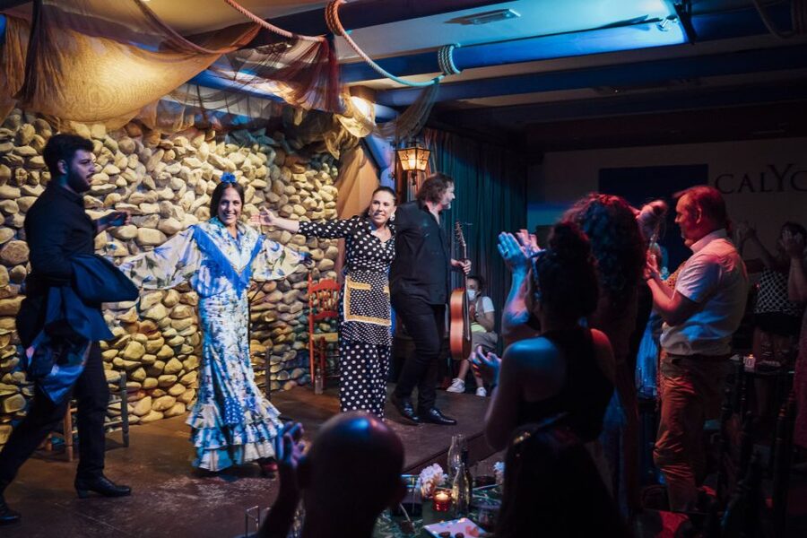 Malaga: Authentic Flamenco Show at El Gallo Ronco - The food and drink option at El Gallo Ronco