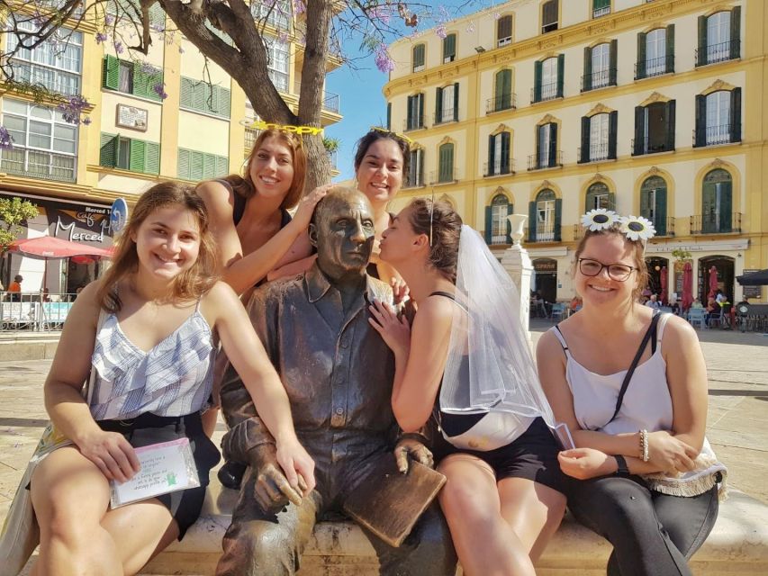 Malaga: Bachelorette Party Treasure Hunt - Cervantes, Pericón Garden, and the Carmen Thyssen area