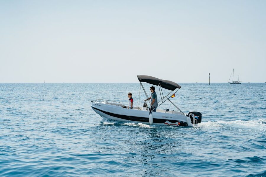 Malaga: Boat Rental without a License for Dolphin Watching - What this boat trip actually feels like