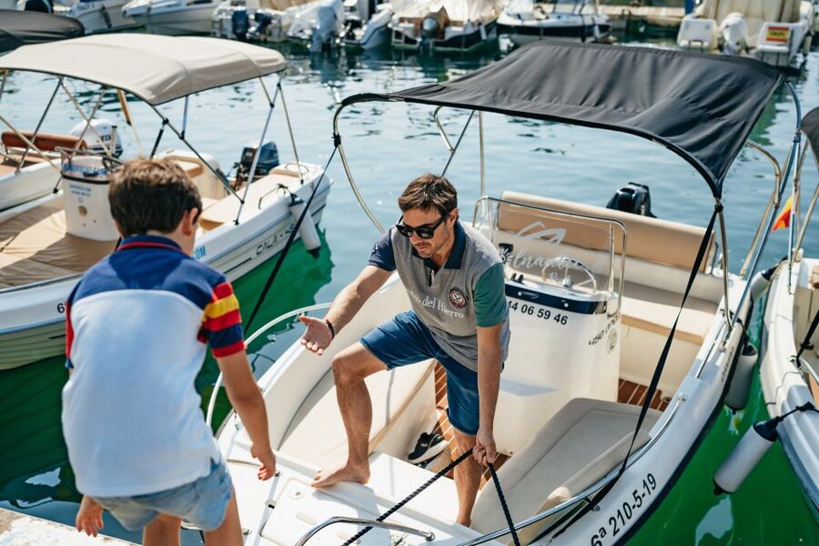Malaga: Boat Rental without a License for Dolphin Watching - Choosing between 30 minutes and four hours