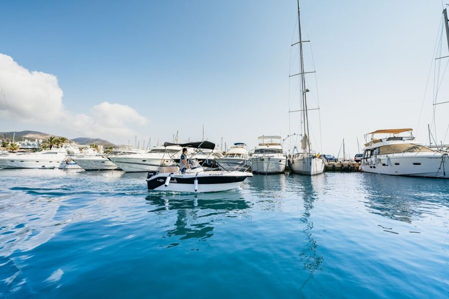 Malaga: Boat Rental without a License for Dolphin Watching - Safety, weather, and the €200 deposit