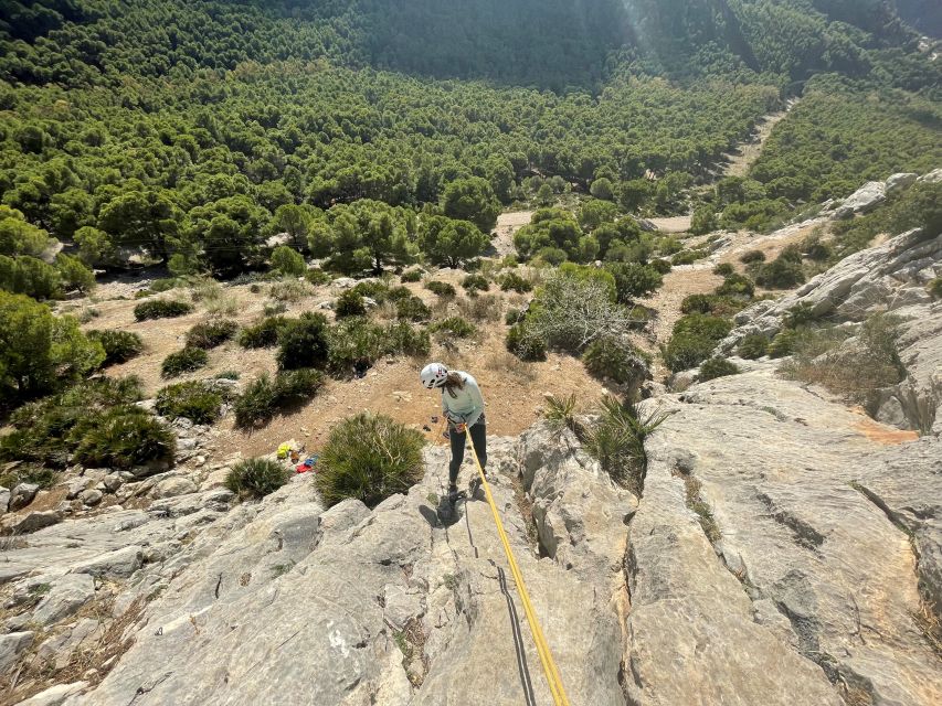 Málaga: Caminito del Rey and El Chorro Climbing Trip - The 1:30 break at Hotel La Garganta