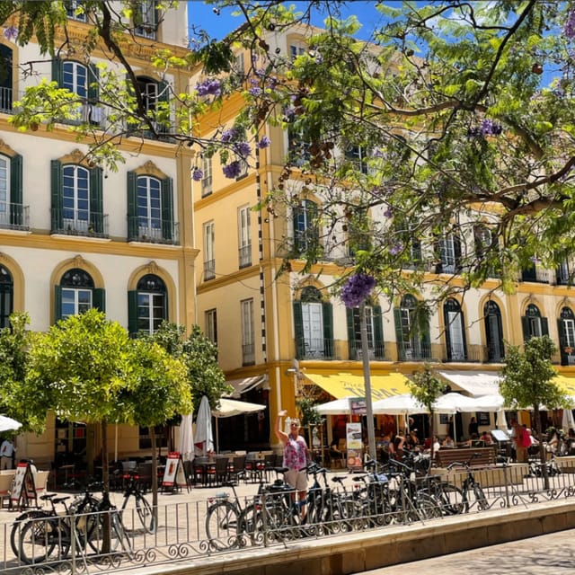 Malaga: Castle Hill and Fisherman Village E-Bike Tour - Returning through Muelle Uno