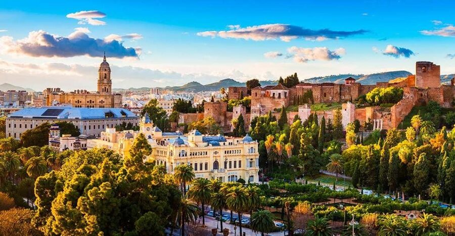 Málaga: Cathedral, Alcazaba, Roman Theater Walking Tour - Up to the Alcazaba and its views