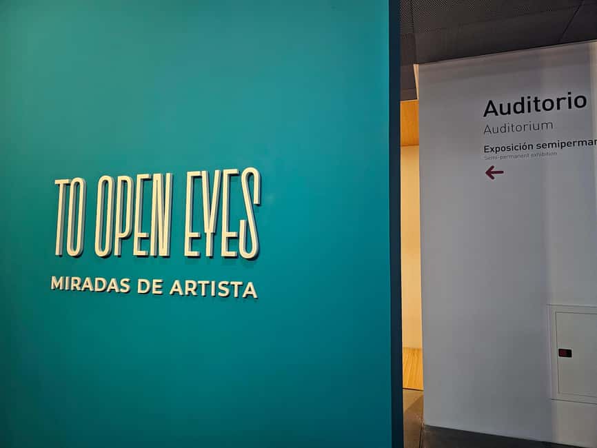 Malaga: Centre Pompidou Malaga Ticket and City Audio Guide - Switching from museum rooms to Malaga streets