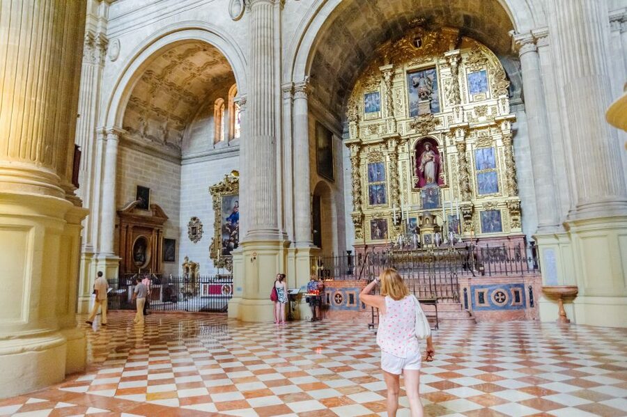 Malaga: City Sightseeing Hop-On Hop-Off Bus Tour - Flamenco, virtual reality, and the boat option