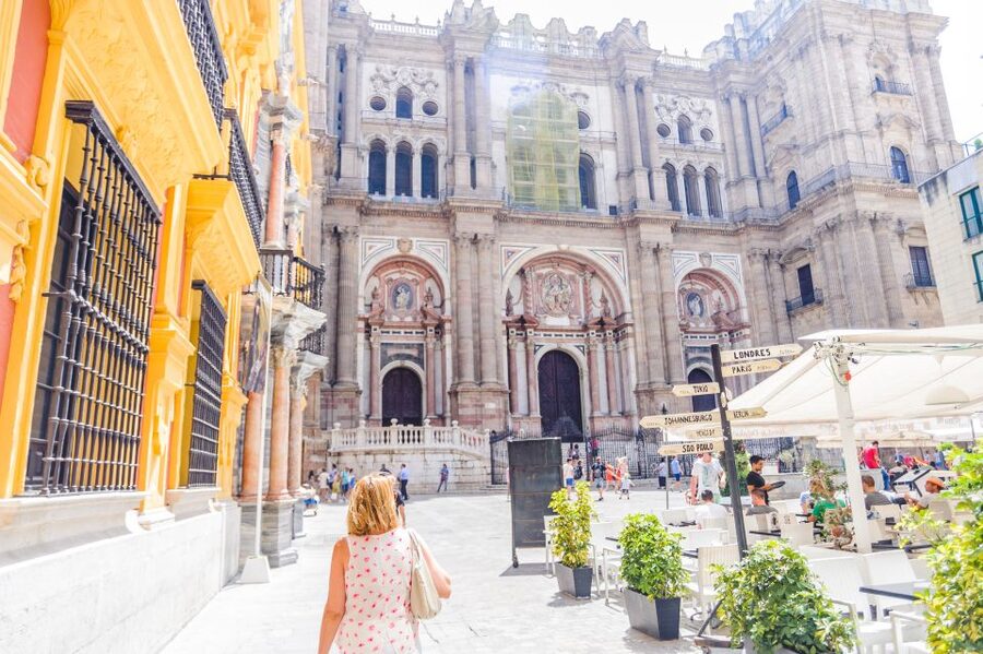 Malaga: City Sightseeing Hop-On Hop-Off Bus Tour - Commentary, headphones, and the City Sightseeing app