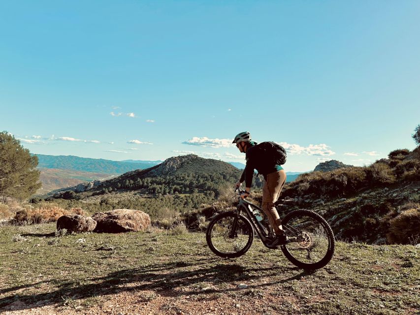 Málaga: "El Chorro" E-bike guided tour 2h (13km) - Reaching the old quarry