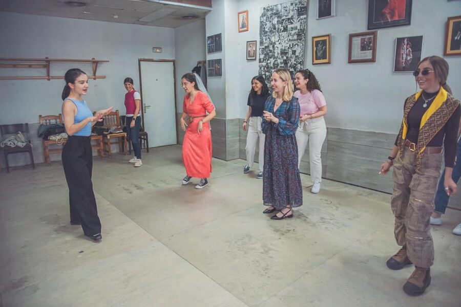 Málaga: Flamenco Class Experience - Your first hour with flamenco in Málaga