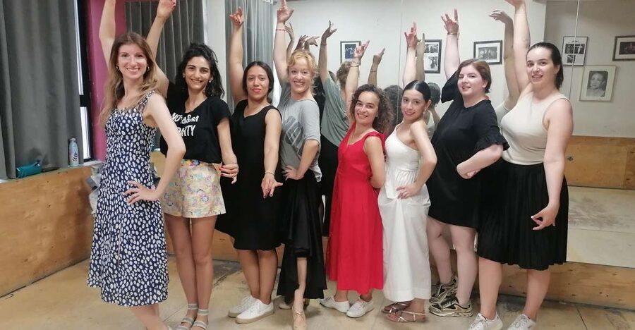 Málaga: Flamenco Class Experience - What the physical lesson feels like