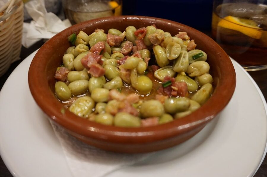 Malaga: Flamenco, Tapas, and Wine Tour - What the guides add to the evening
