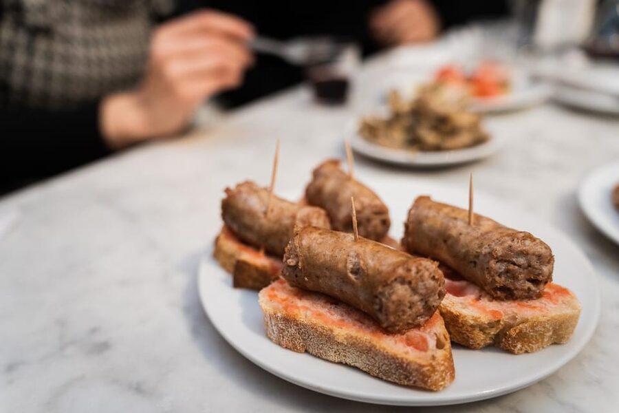 Malaga: Food Tour with Local Guide, Tapas, and Drinks - Starting at Atarazanas and entering central Málaga