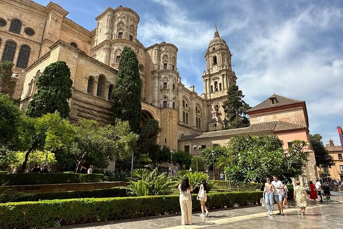 Malaga Food Walking Tour with Atarazanas Market Visit - Malaga’s drinks and the role of sweet wine
