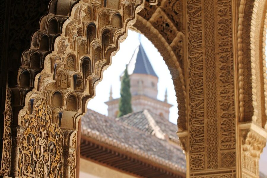 Malaga: Granada Day Trip with Alhambra, Palaces and Gardens - Why the Alhambra makes this day trip worthwhile
