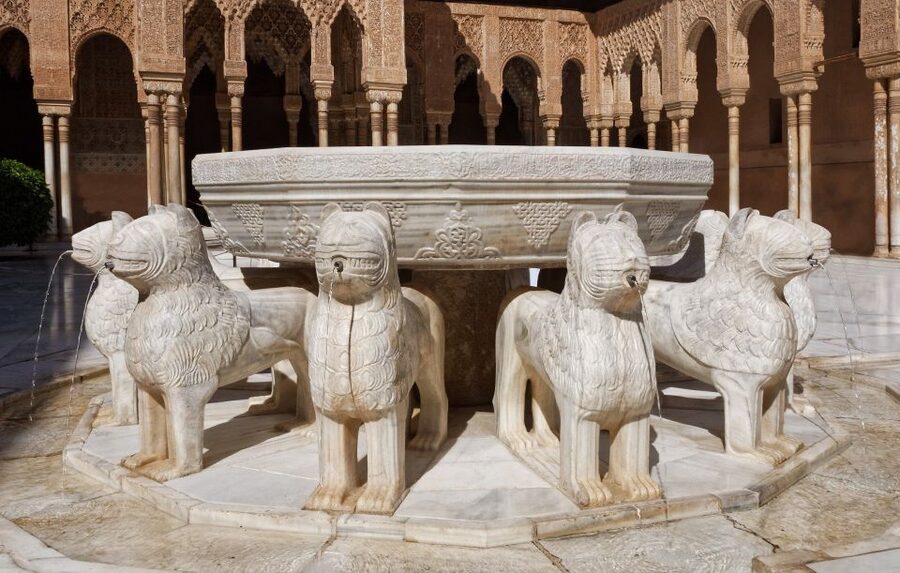 Malaga: Granada Day Trip with Alhambra, Palaces and Gardens - Entering the Nasrid Palaces