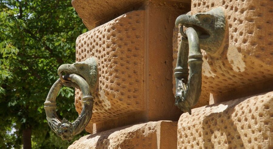 Malaga: Granada Day Trip with Alhambra, Palaces and Gardens - The Generalife Gardens and the sultan’s summer palace