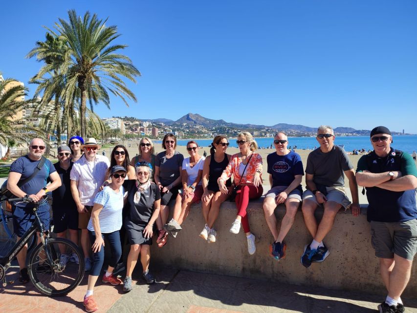 Malaga: Guided Bike Tour - Starting at P.º Reding with a colorful bicycle