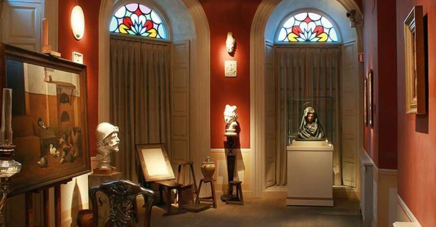 Malaga: Guided tour of Picasso's Birthplace Museum - Entering the Picasso Birthplace Museum