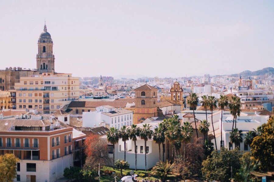 Málaga: Highlights, Old Town & Viewpoint Walking Tour - Starting beside the White Fountain in Plaza de la Constitución