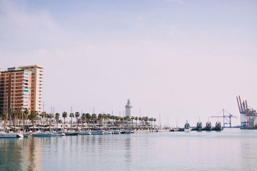 Málaga: Highlights, Old Town & Viewpoint Walking Tour - Plaza del Obispo and Málaga Cathedral