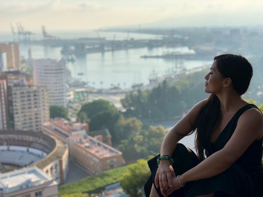 Málaga: Highlights, Old Town & Viewpoint Walking Tour - The uphill path to a Málaga Bay viewpoint