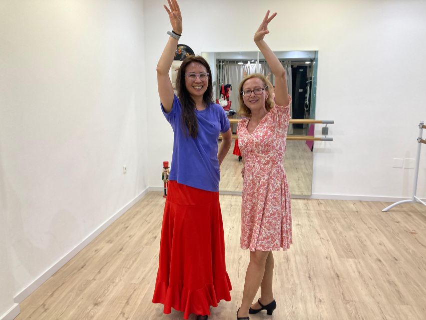 Málaga: Learn to dance flamenco rumba in 45 minutes - Meeting at Galerías Goya