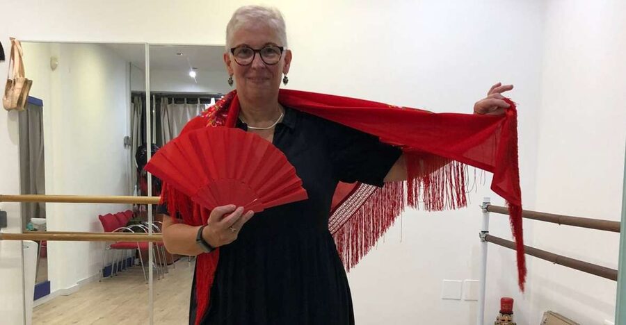 Málaga: Learn to dance flamenco rumba in 45 minutes - Caterina’s Teaching Style