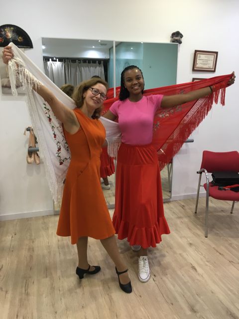 Málaga: Learn to dance flamenco rumba in 45 minutes - Christmas Sessions in December