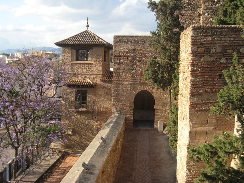 Malaga: long highlights tour with skip-line-tickets - The Roman Theatre and layers of Malaga
