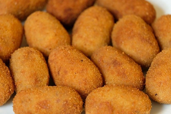 Malaga Market Food Tour: Tapas, Drinks, and Local Flavors - Finishing with Málaga’s locas