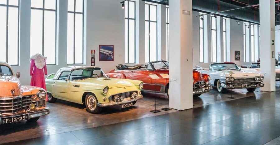 Málaga: Museo del Automóvil y la Moda Ticket - Period clothing explains why the cars look the way they do