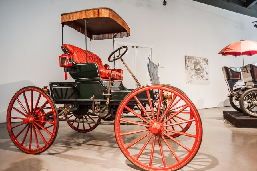 Málaga: Museo del Automóvil y la Moda Ticket - Sunday’s 12:30 engine start adds sound and movement