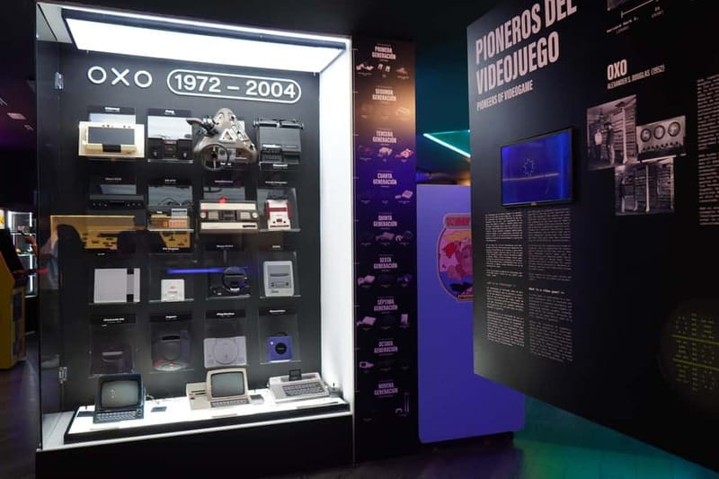 Malaga: OXO Video Game Museum Ticket Entry - Starting with a 3D room, not a glass case