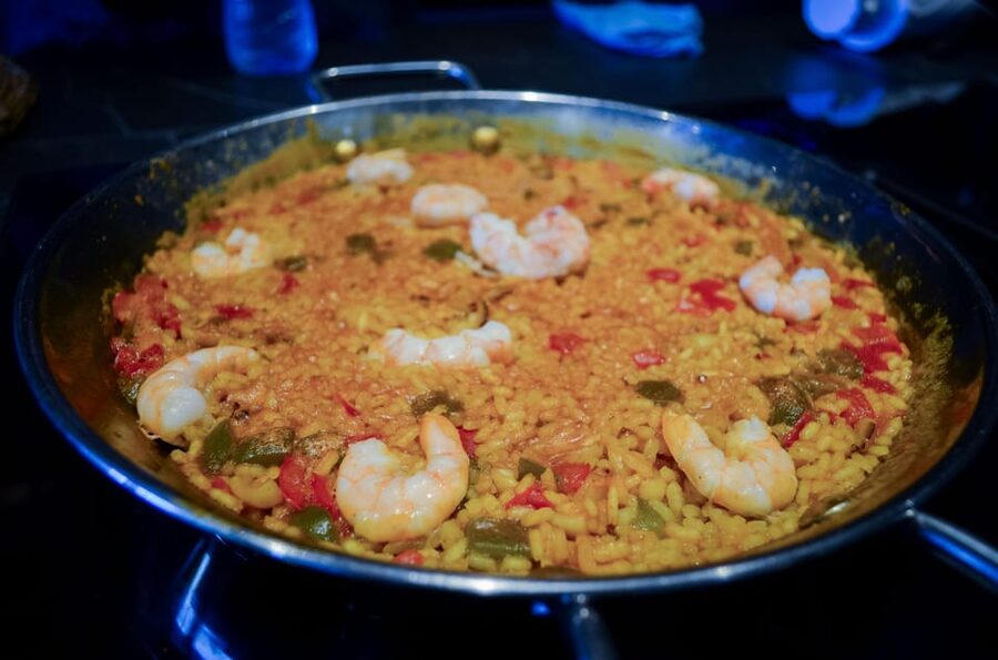 Málaga: Paella and Sangria Cooking Class with Market Visit - Cooking gazpacho and paella in the Soho District