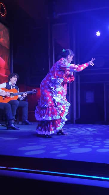 Malaga: Paella and Tapas Tour with The Best Flamenco Show - Starting with Málaga’s old wine tradition