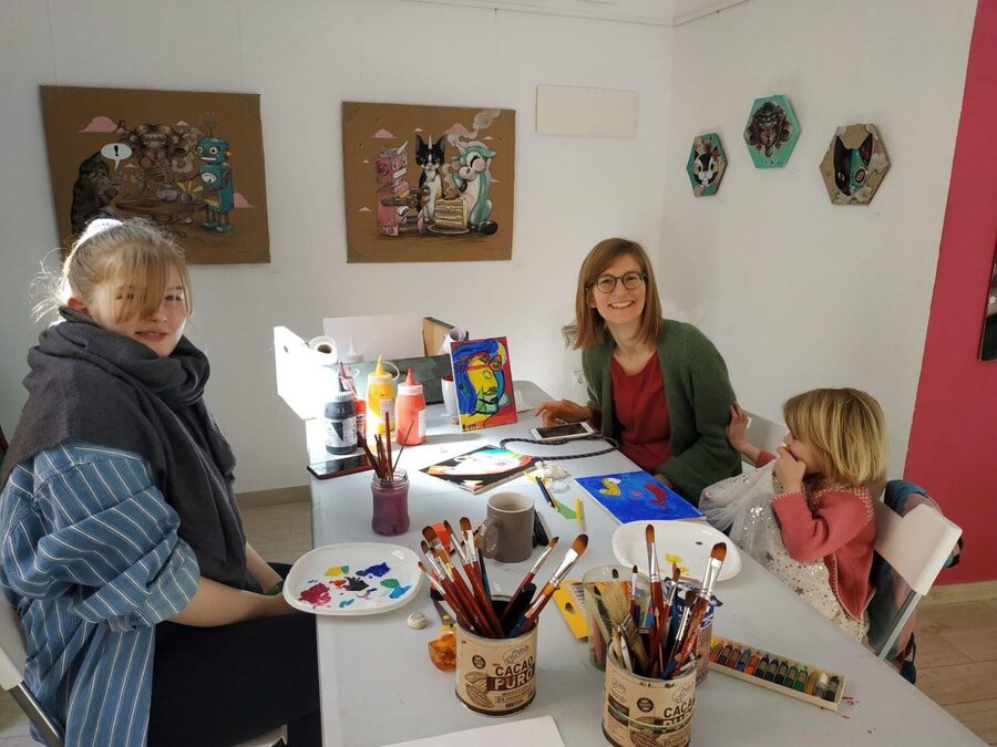Málaga: Paint your own Picasso - Arriving at the yellow studio in Lagunillas